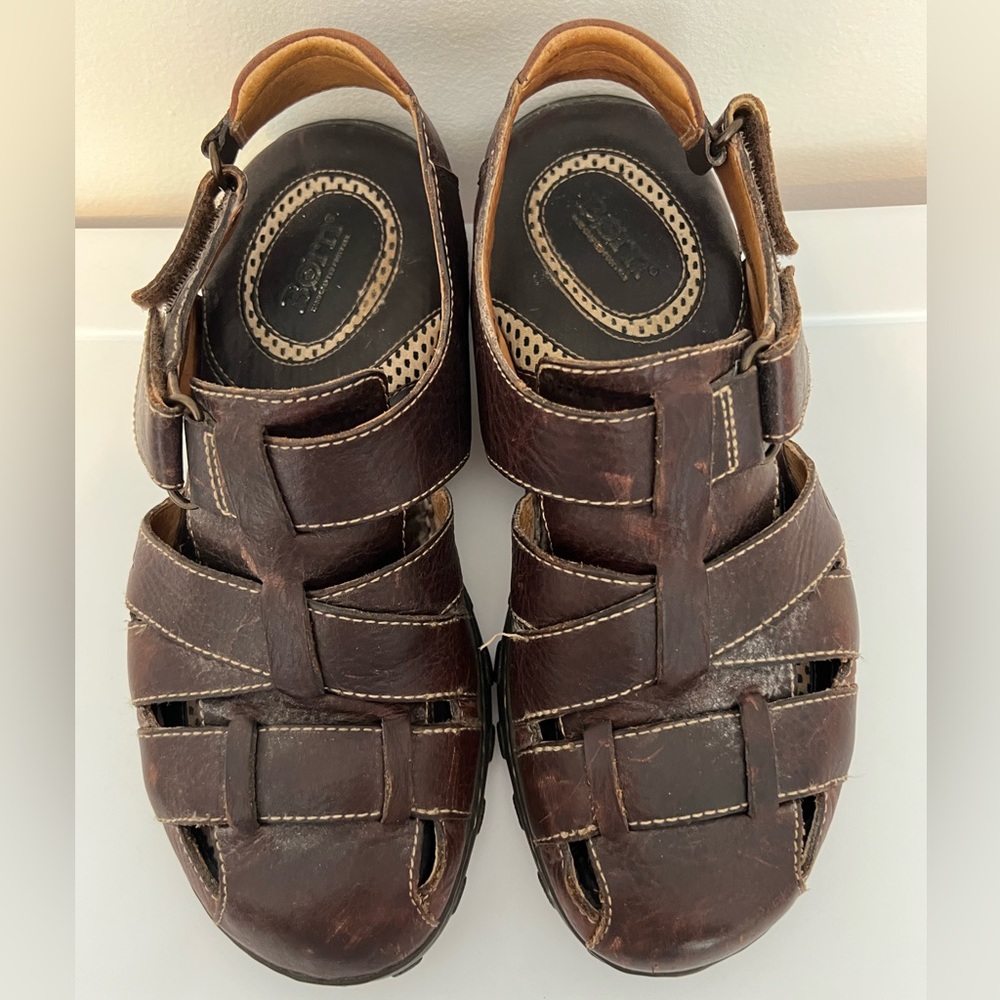 Born Shoes- Born M6423 Fishermen Brown Leather Sandals. Men Size 10.